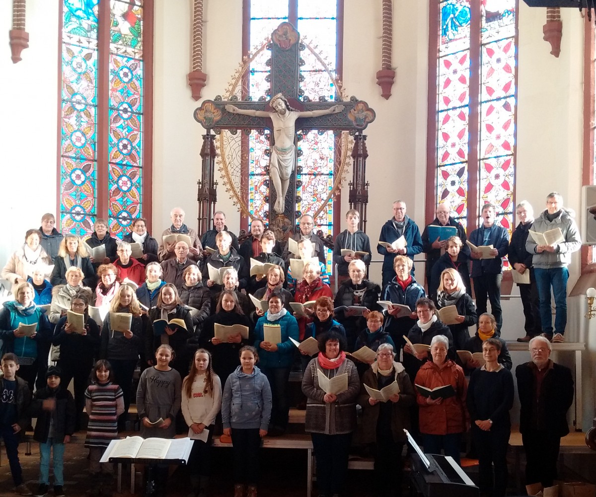 Volles Haus (Gottes) - eng bei eng Volles Haus (Gottes) - eng bei eng