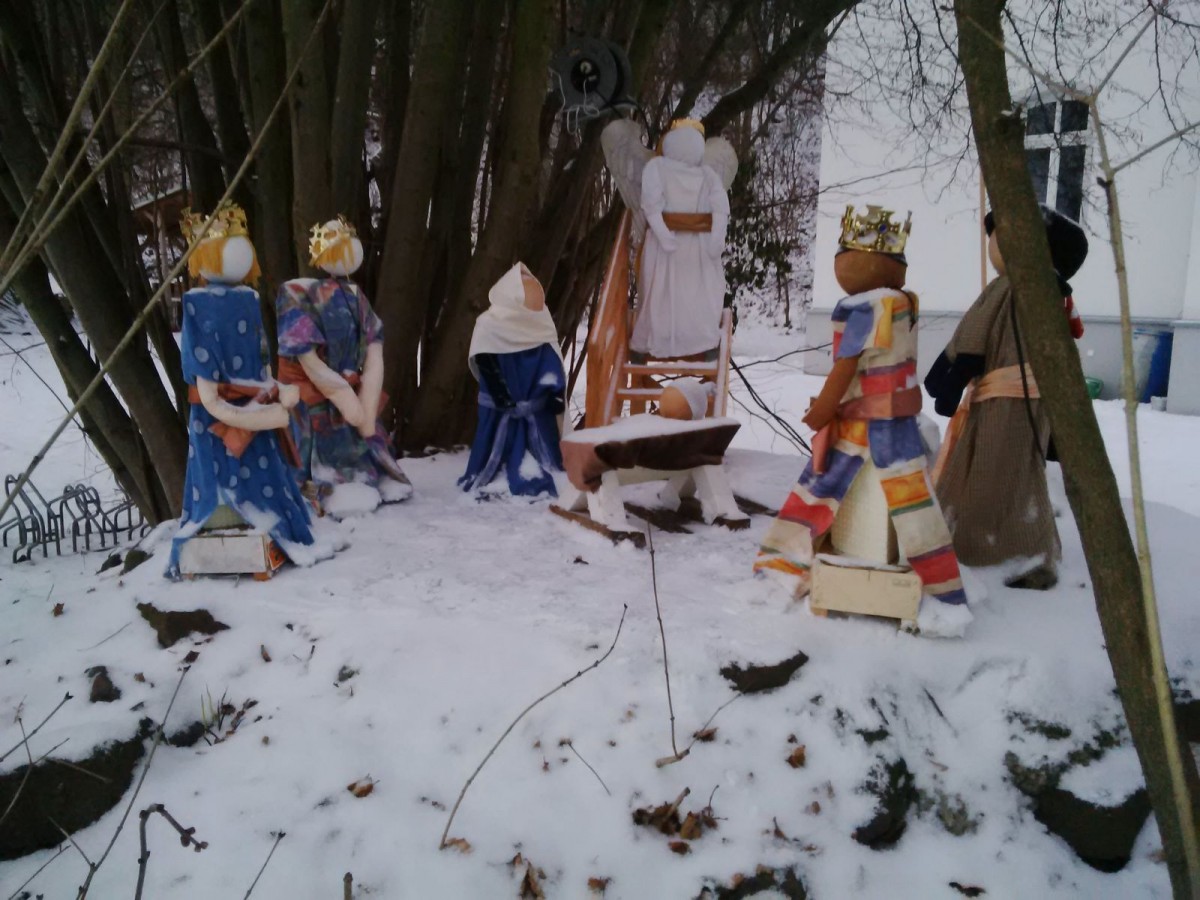 Krippe im Pfarrgarten Krippe im Pfarrgarten